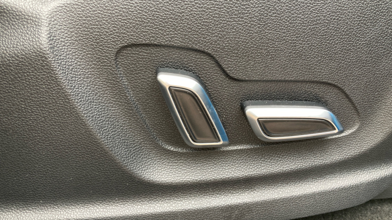 MG Hs 1.5 T-GDI Exclusive 5dr DCT Petrol Hatchback